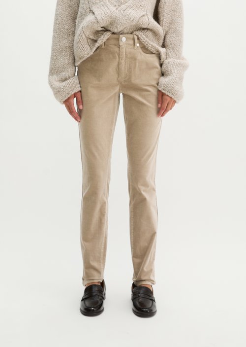 Velvet pants model Alkea slim — Earthy Taupe