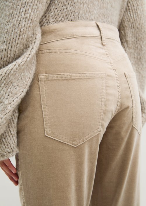 Velvet pants model Alkea slim — Earthy Taupe