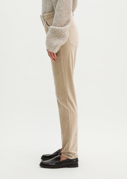 Velvet pants model Alkea slim — Earthy Taupe