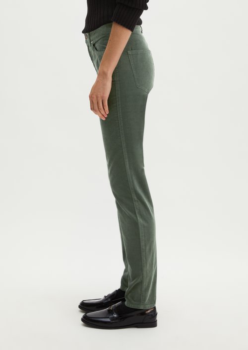 Velvet pants model Alkea slim — Quiet Pine