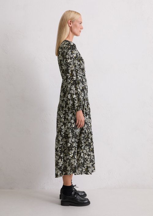 Tiered dress with all-over relaxed print — Black