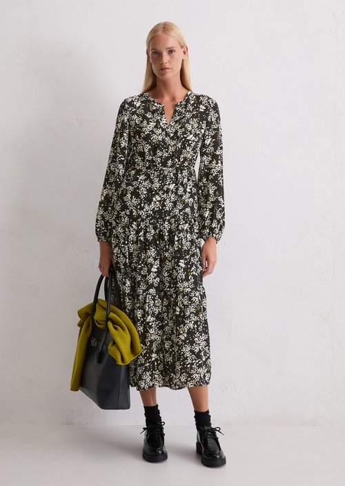 Tiered dress with all-over relaxed print — Black