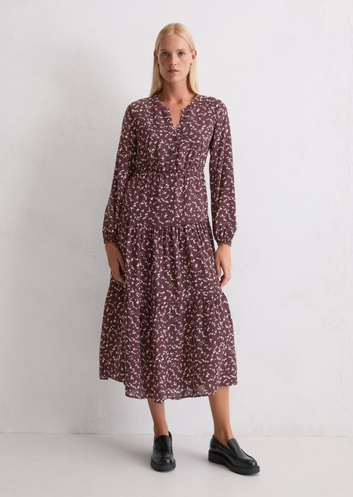 Tiered dress with all-over relaxed print — Medium Brown