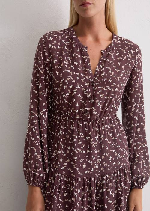 Gespreide jurk met all-over relaxte print Medium Brown in detailaanzicht