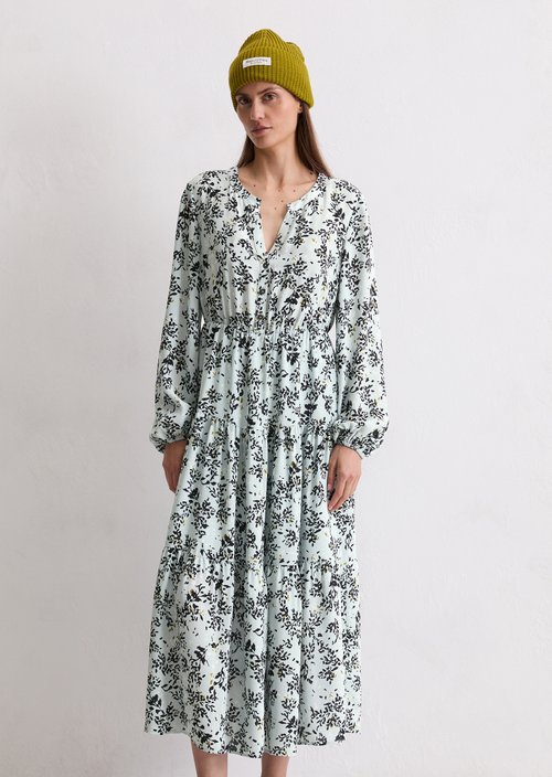 Tiered dress with all-over relaxed print — Light Blue