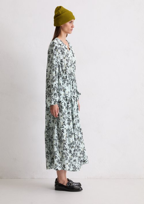 Tiered dress with all-over relaxed print — Light Blue
