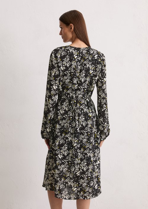 Dress shaped — Black