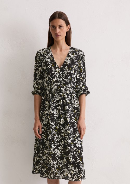 Dress shaped — Black