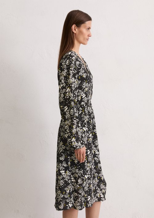 Dress shaped — Black