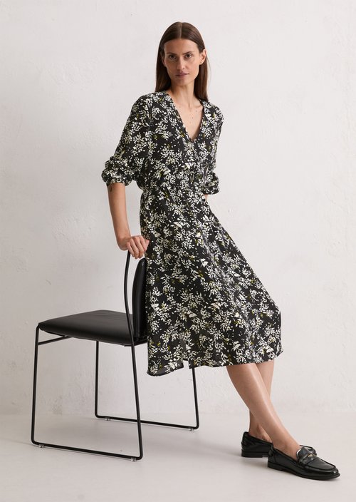 Dress shaped — Black