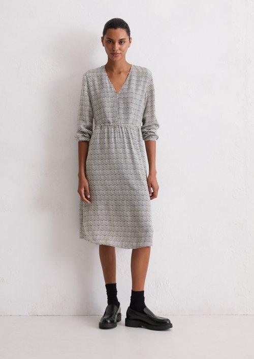 Dress shaped — Black
