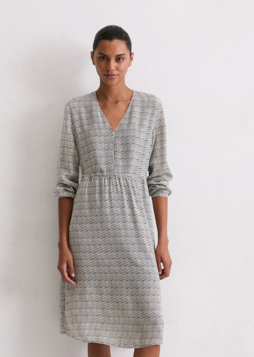 Dress shaped — Black