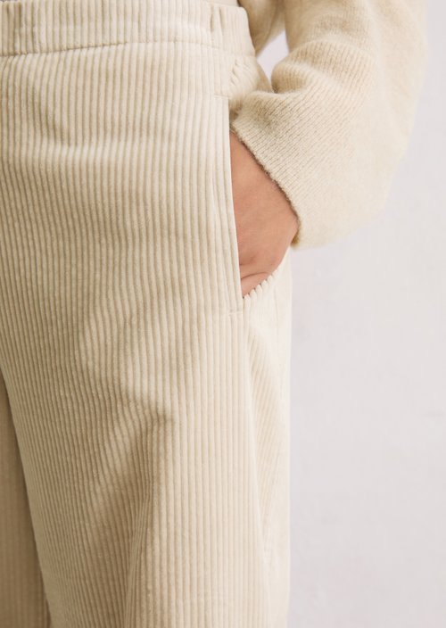 Relaxed corduroy trousers — Light Oat