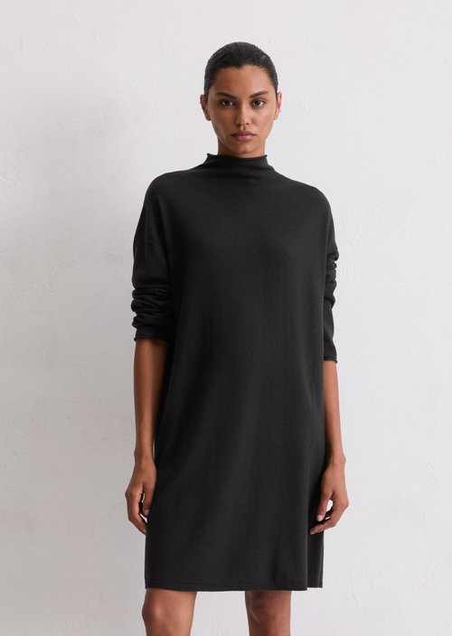 Relaxed fine knit sweater dress — Black