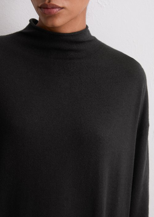 Relaxed fine knit sweater dress — Black