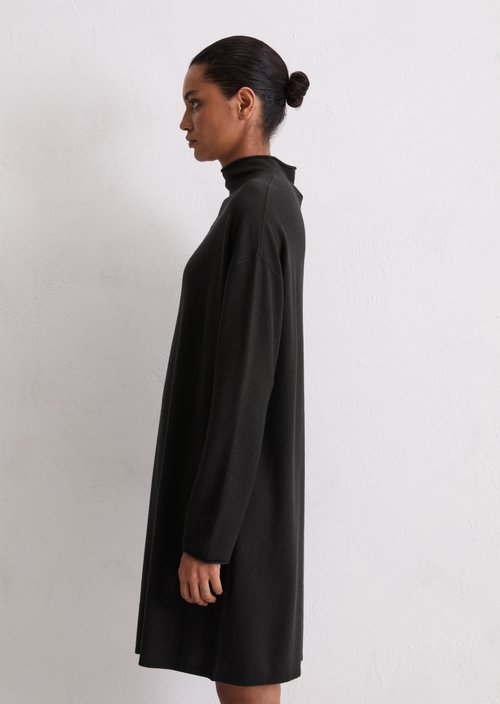 Relaxed fine knit sweater dress — Black