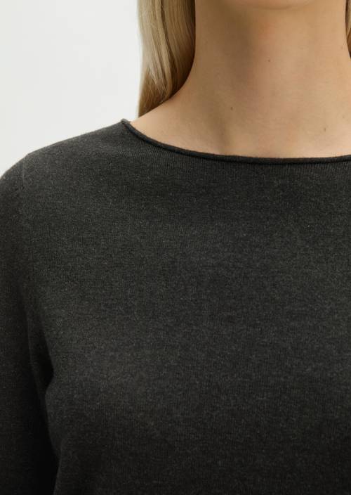Pull-over en maille fine regular Coal Grey Melange en vue détaillée