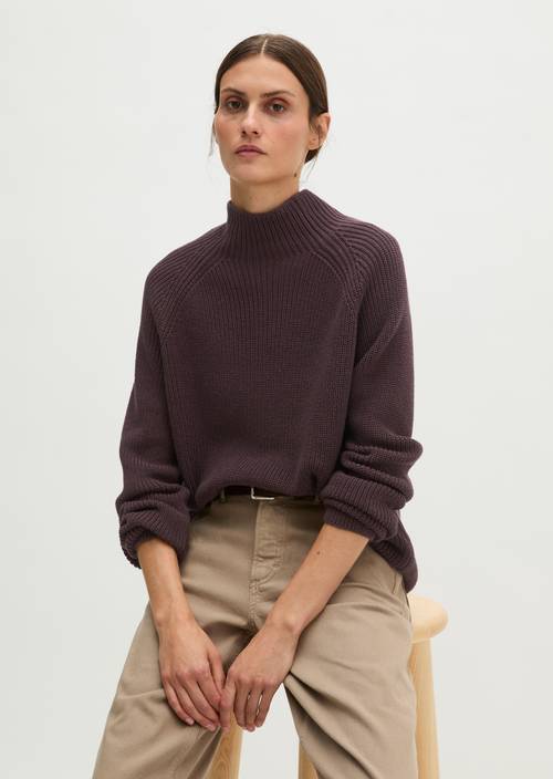 Regular-Fit Knit Sweater Black Cherry in front view
