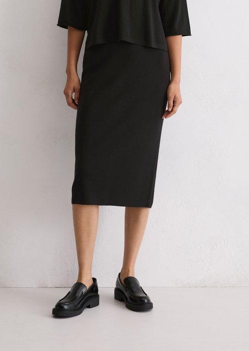 Rib knit skirt shaped — Black