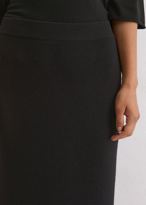Rib knit skirt shaped — Black