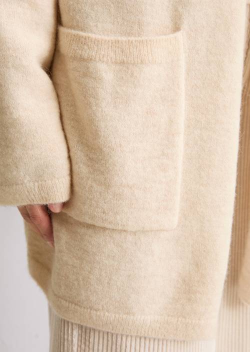 Relaxed vest Light Oat in detailaanzicht