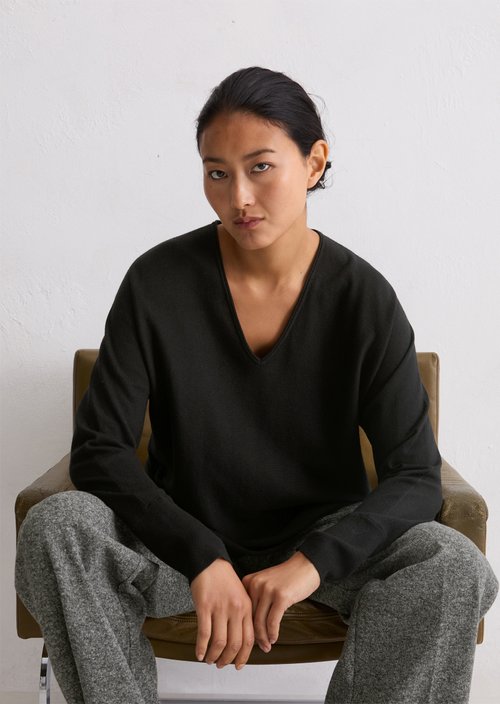 Oversized fine knit sweater — Black