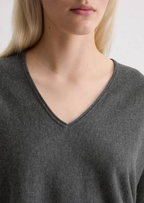 Oversized fijn gebreide trui Dark Grey Melange in detailaanzicht