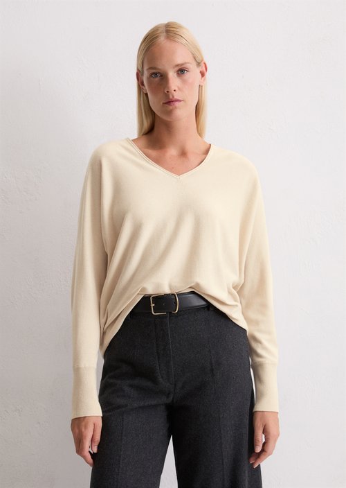 Oversized fine knit sweater — Light Oat