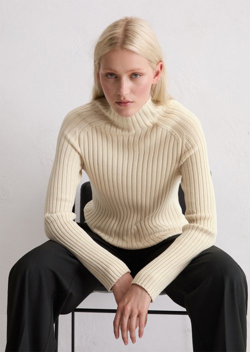 Turtleneck sweater slim — Chalky Sand