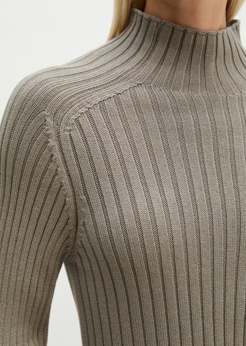 Turtleneck sweater slim — Earthy Taupe