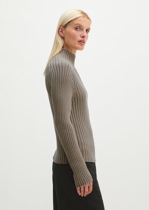 Turtleneck sweater slim — Earthy Taupe