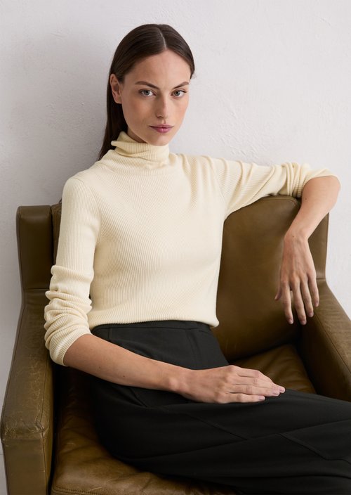 Turtleneck sweater slim — Chalky Sand