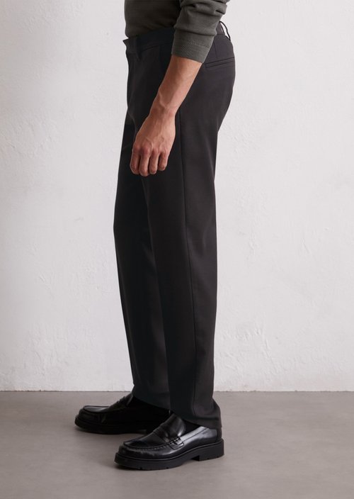 Chino model Osby tapered — Black