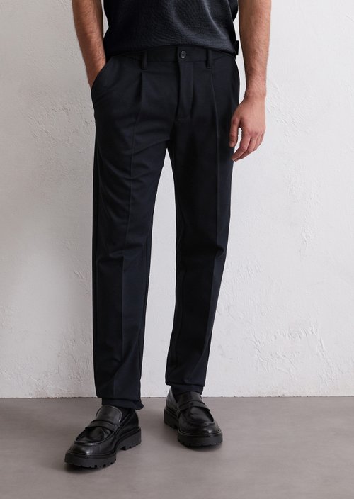 Pants Model Morot Jogger pleats Travel Collection — Deep Night Blue