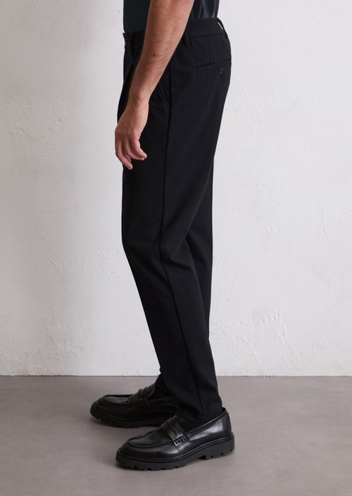 Pants Model Morot Jogger pleats Travel Collection — Deep Night Blue