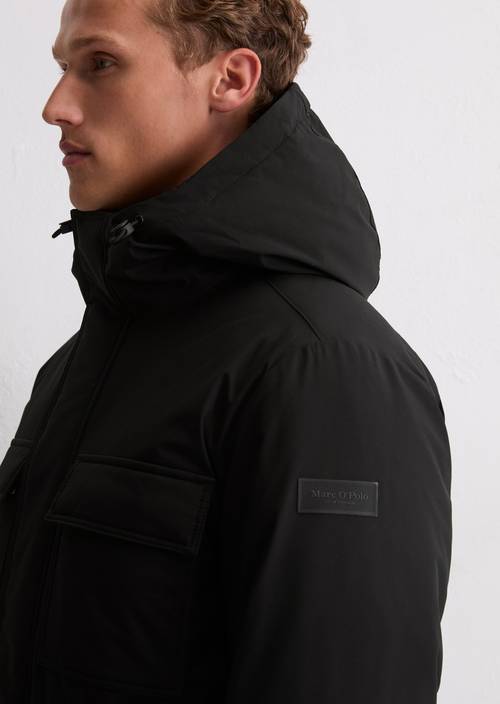 Chaqueta con capucha regular Black en vista detallada