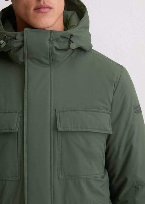 Chaqueta con capucha regular Mangrove en vista detallada