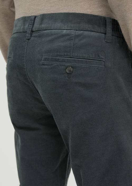 Cordhose Model Stig Jogger shaped Skipping Stone in Detailansicht