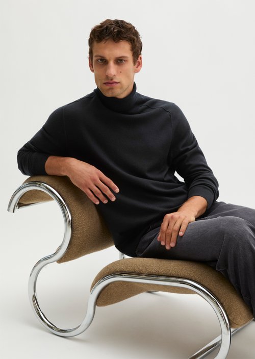 Regular turtleneck sweater — Black