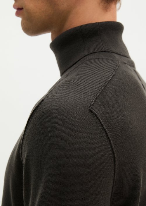 Regular turtleneck sweater — Wooden Earth