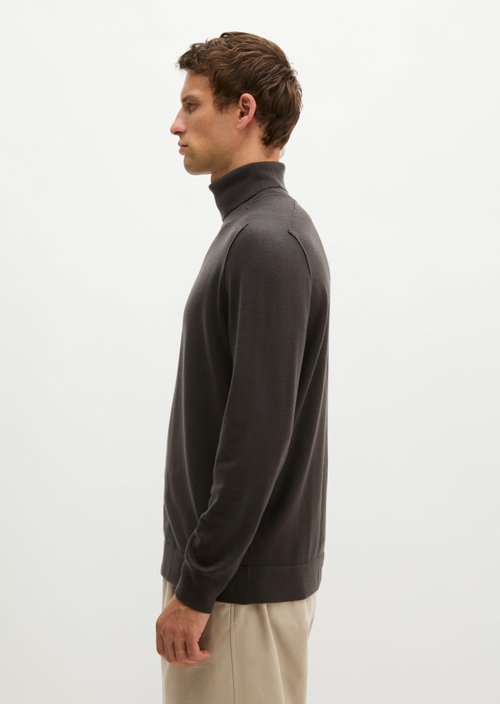 Regular turtleneck sweater — Wooden Earth