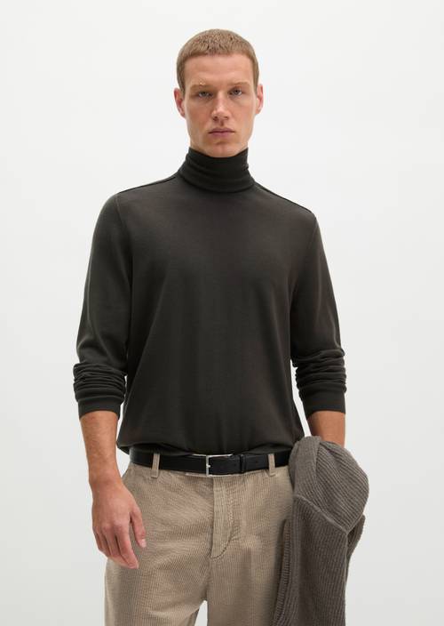Regular turtleneck sweater Wooden Earth in front view