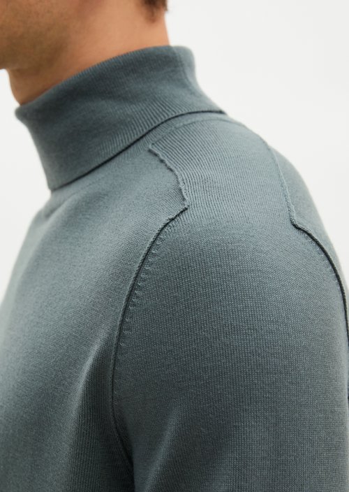Regular turtleneck sweater — Skipping Stone