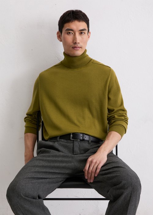 Regular turtleneck sweater — Green Mustard
