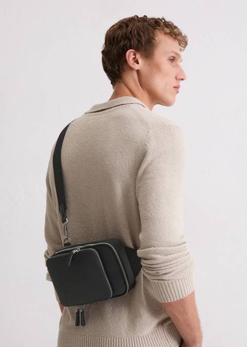 Shoulder bag xs Black worn on model
