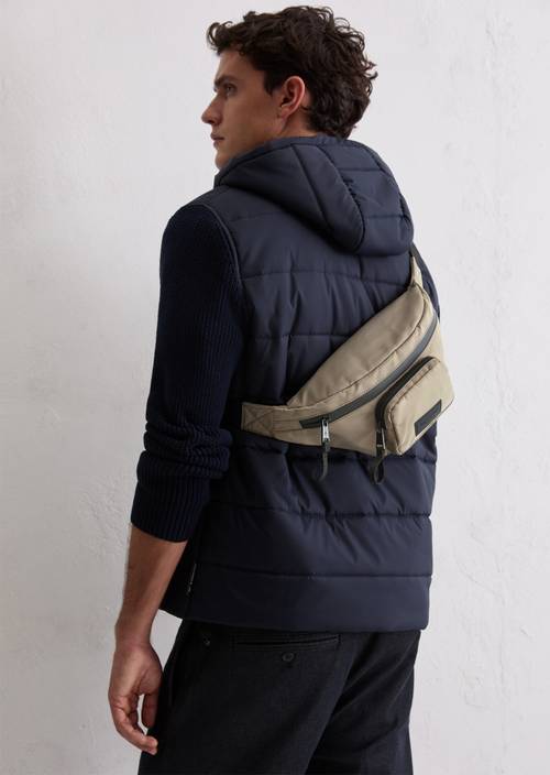 Fanny pack Pavestone worn on model