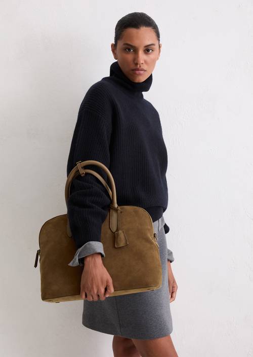 Shopper medium Nutshell getragen am Model