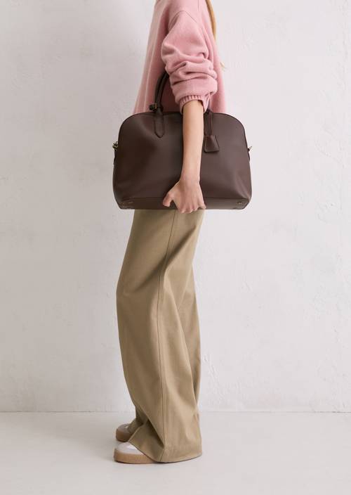 Shopper medium Brown getragen am Model