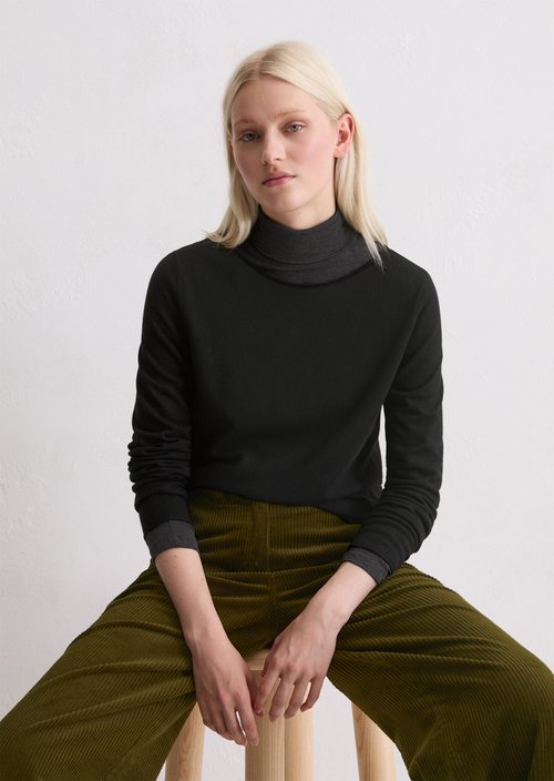 Regular fine knit sweater — Black