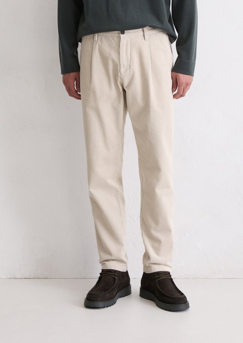 Corduroy trousers model Osby pleats tapered — Grey Silk